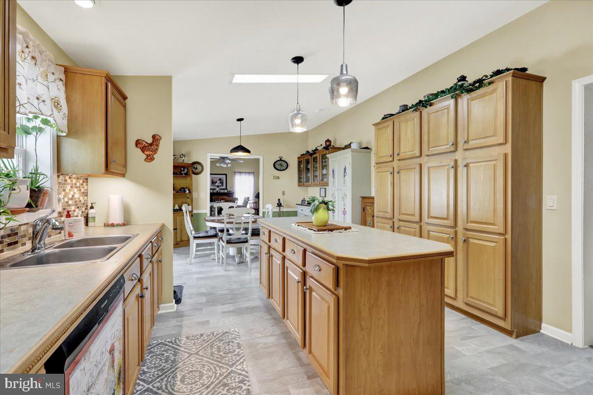 SUMMIT CREST - Residential