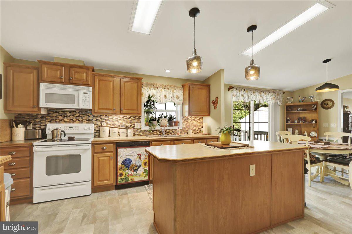 SUMMIT CREST - Residential