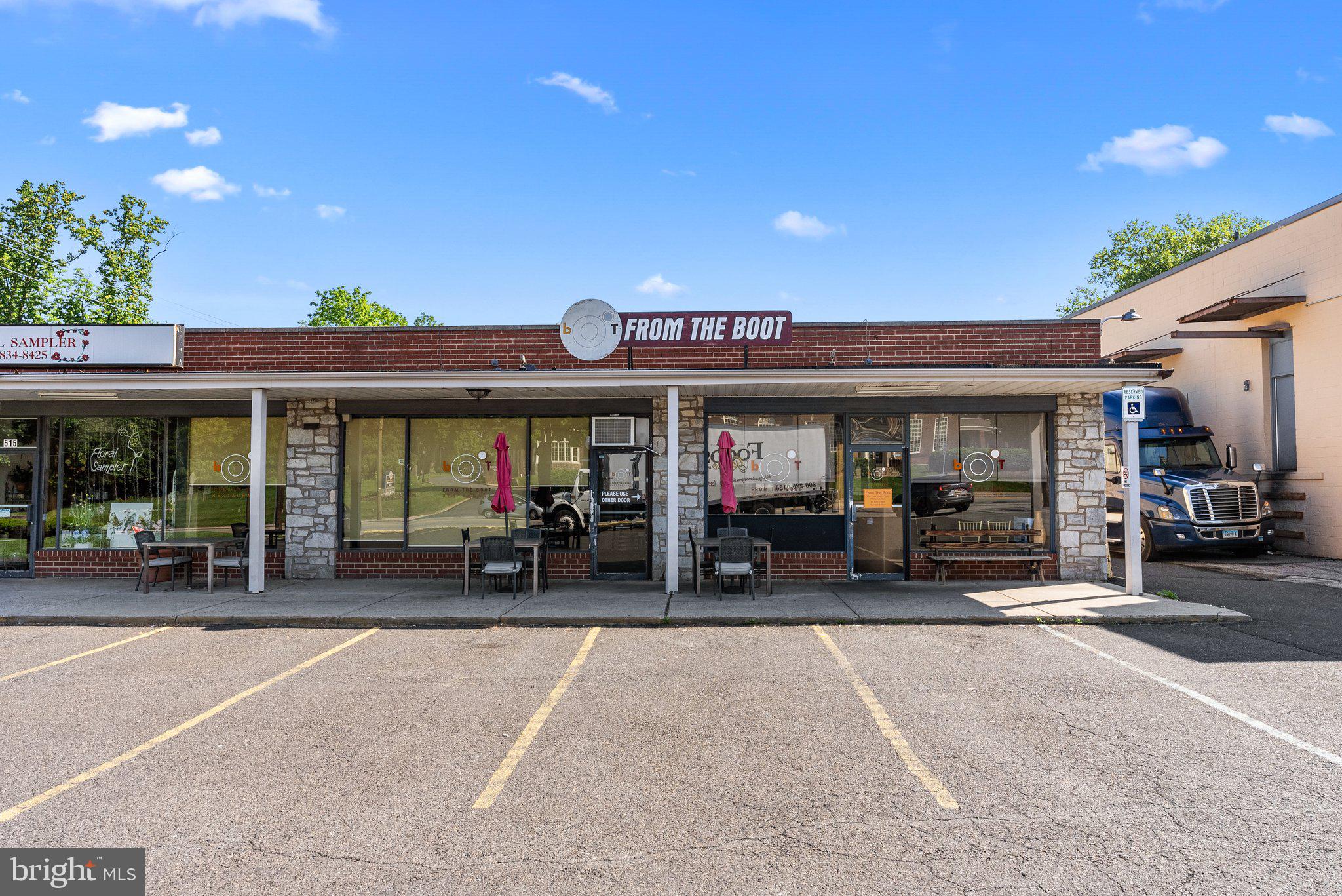 LAFAYETTE HILL - Commercial Sale