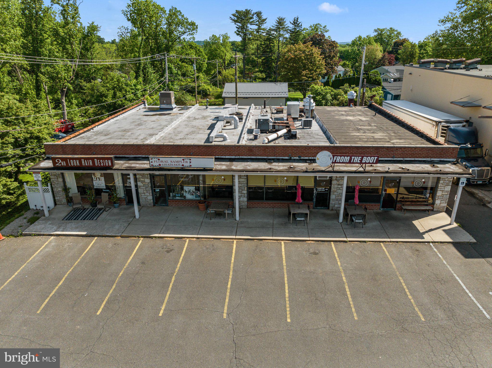 LAFAYETTE HILL - Commercial Sale