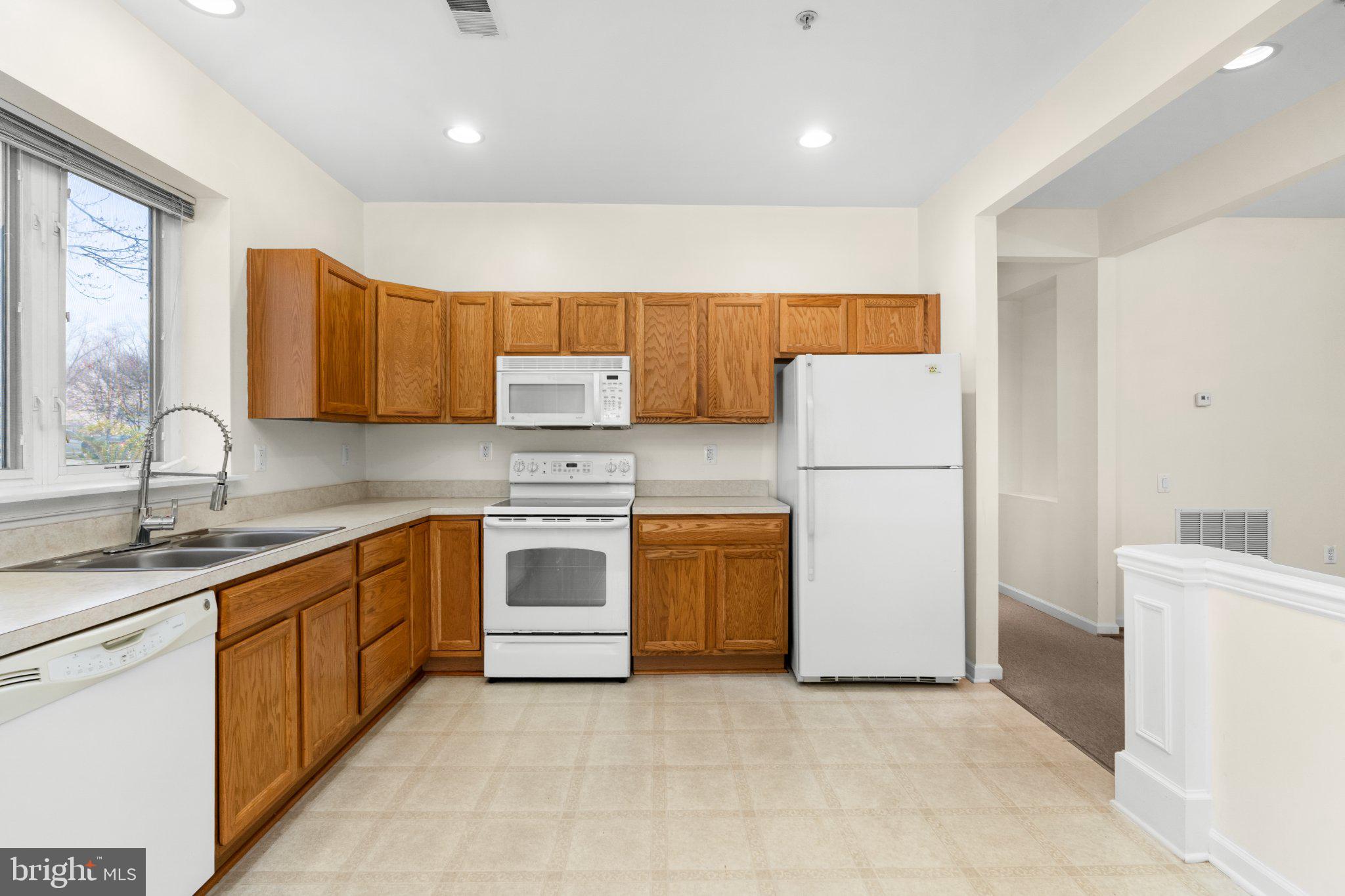 THE VILLAS AT FALLS RUN - Residential