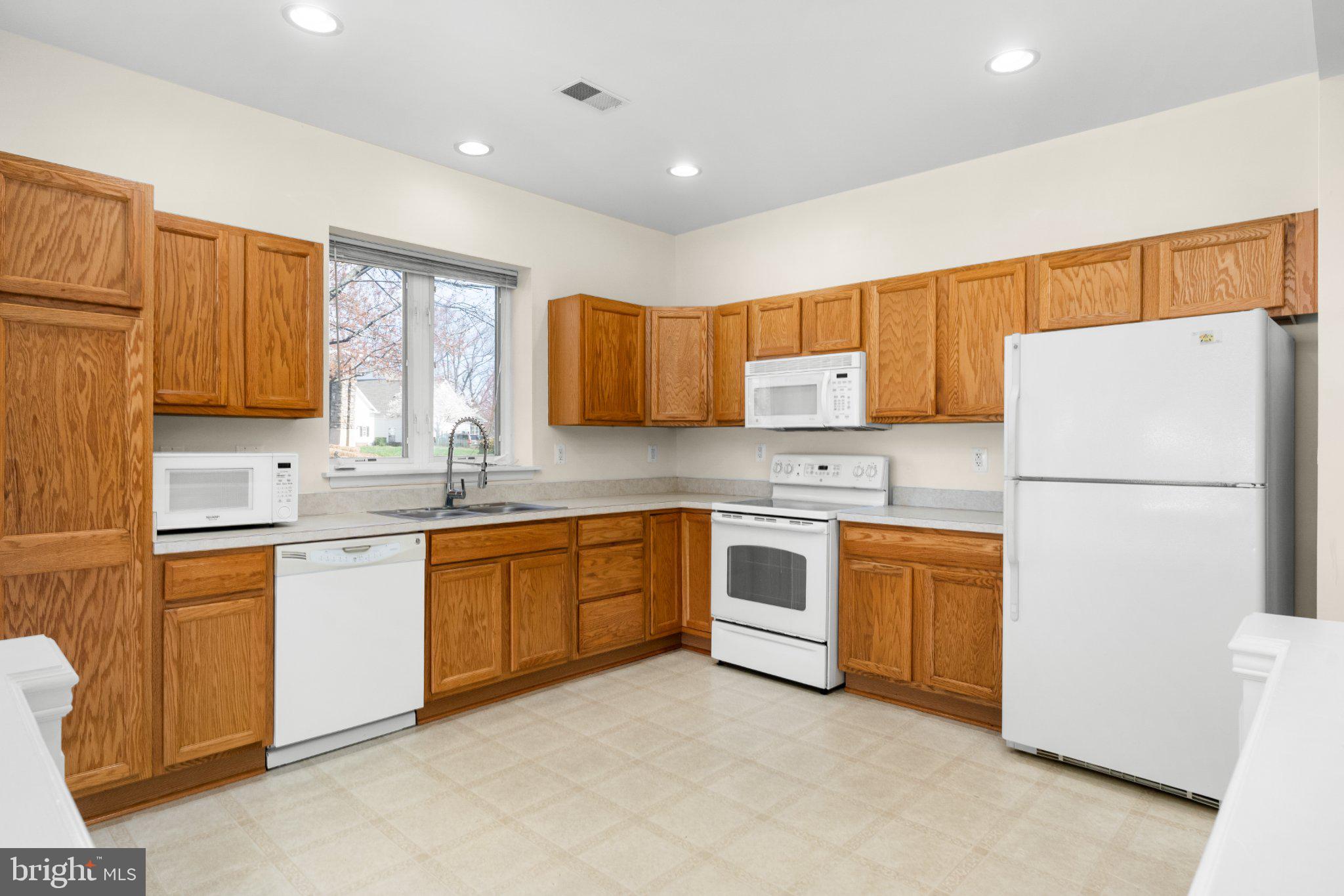 THE VILLAS AT FALLS RUN - Residential