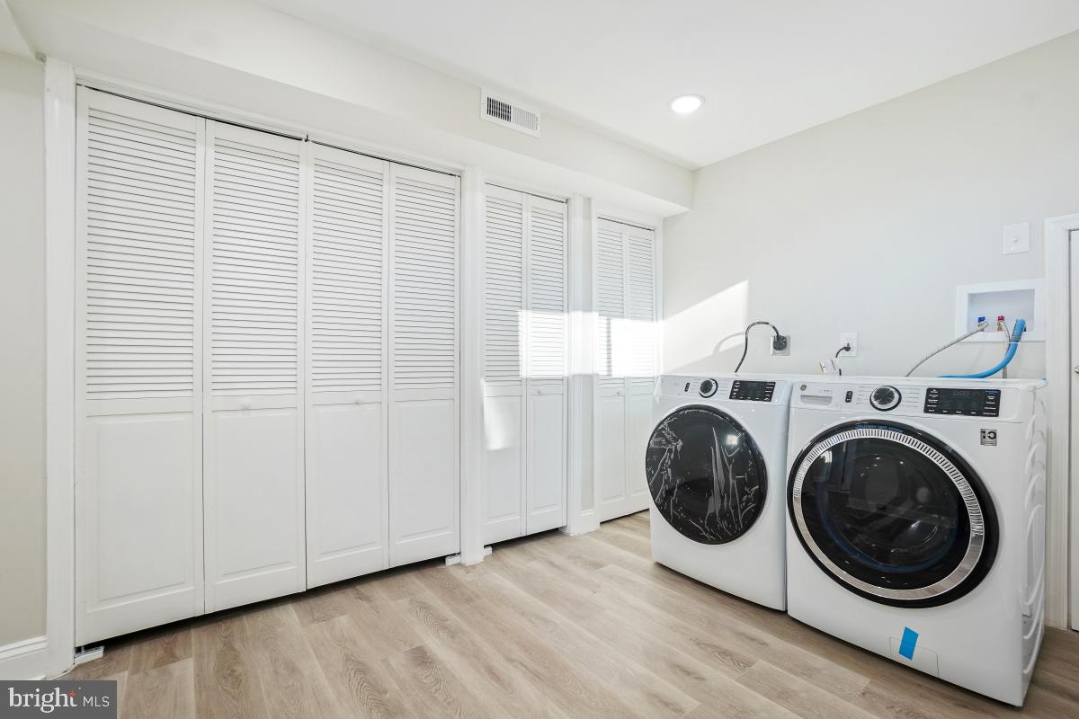 WOODSIDE PARK - Residential