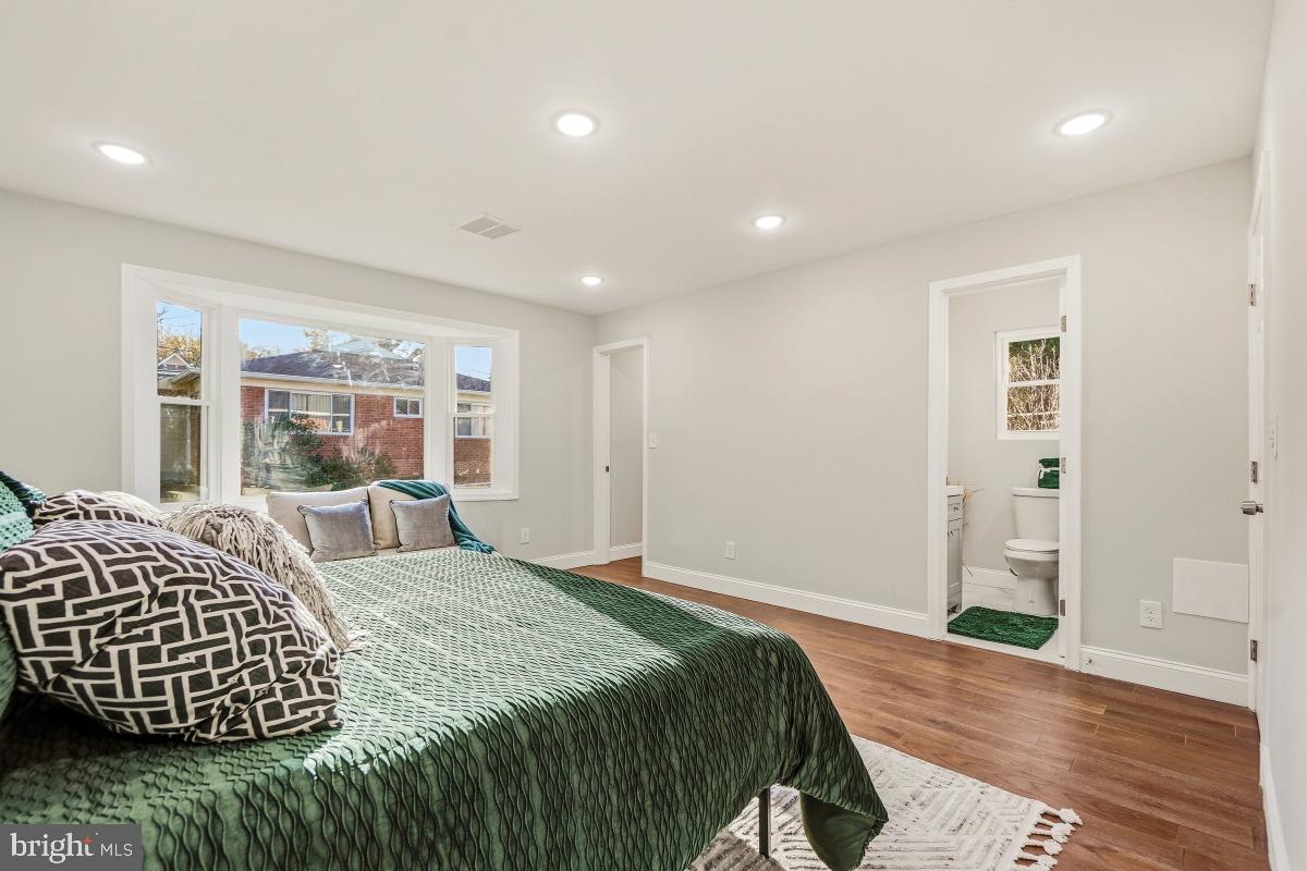 WOODSIDE PARK - Residential