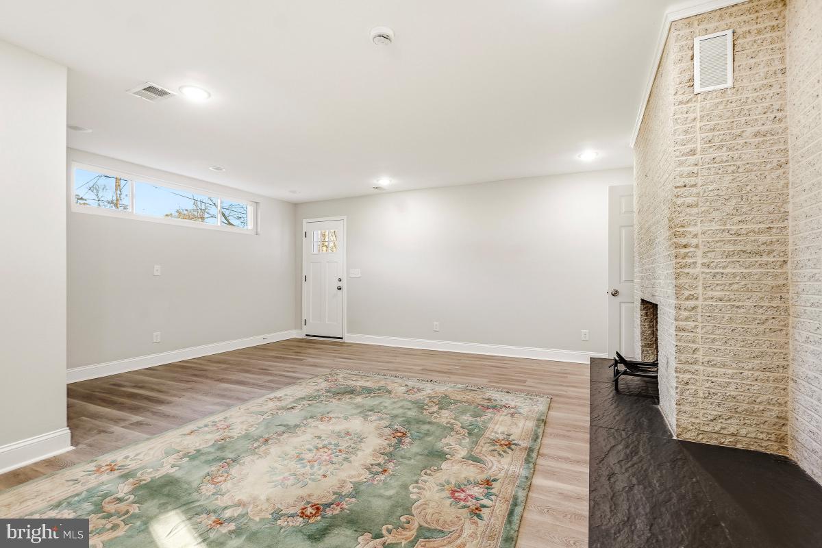 WOODSIDE PARK - Residential