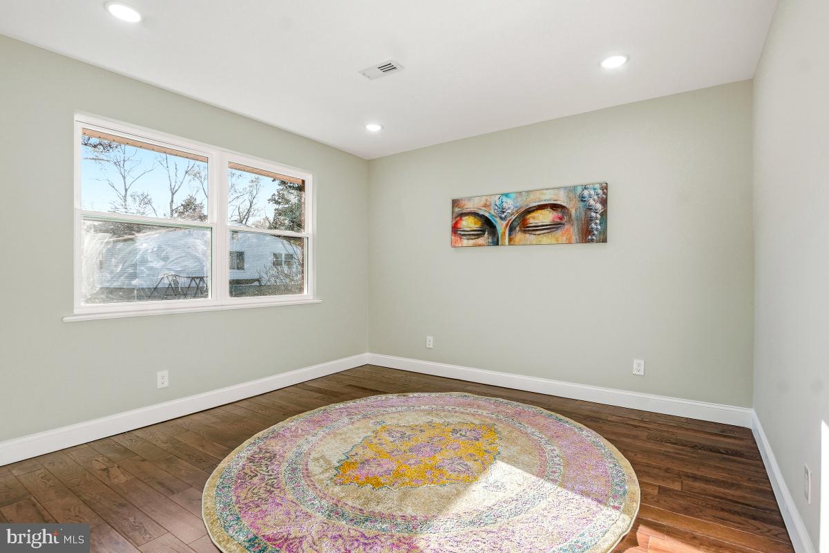 WOODSIDE PARK - Residential