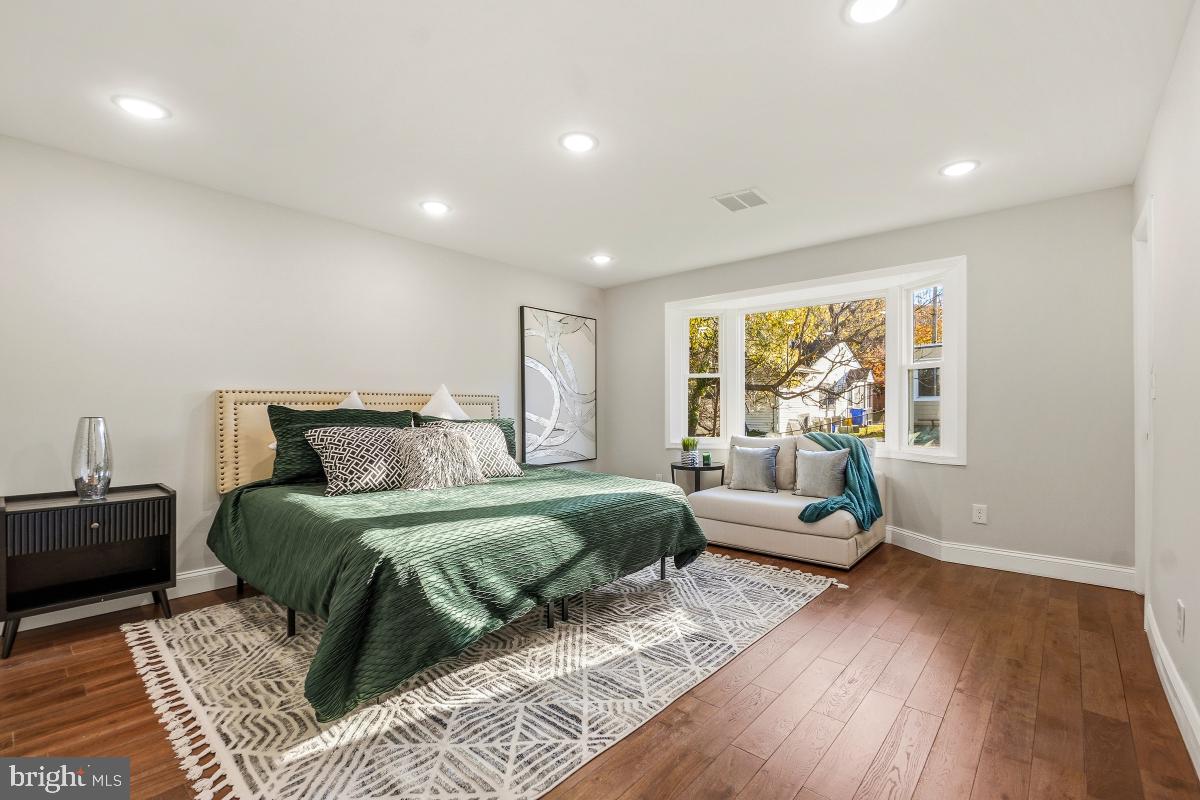 WOODSIDE PARK - Residential