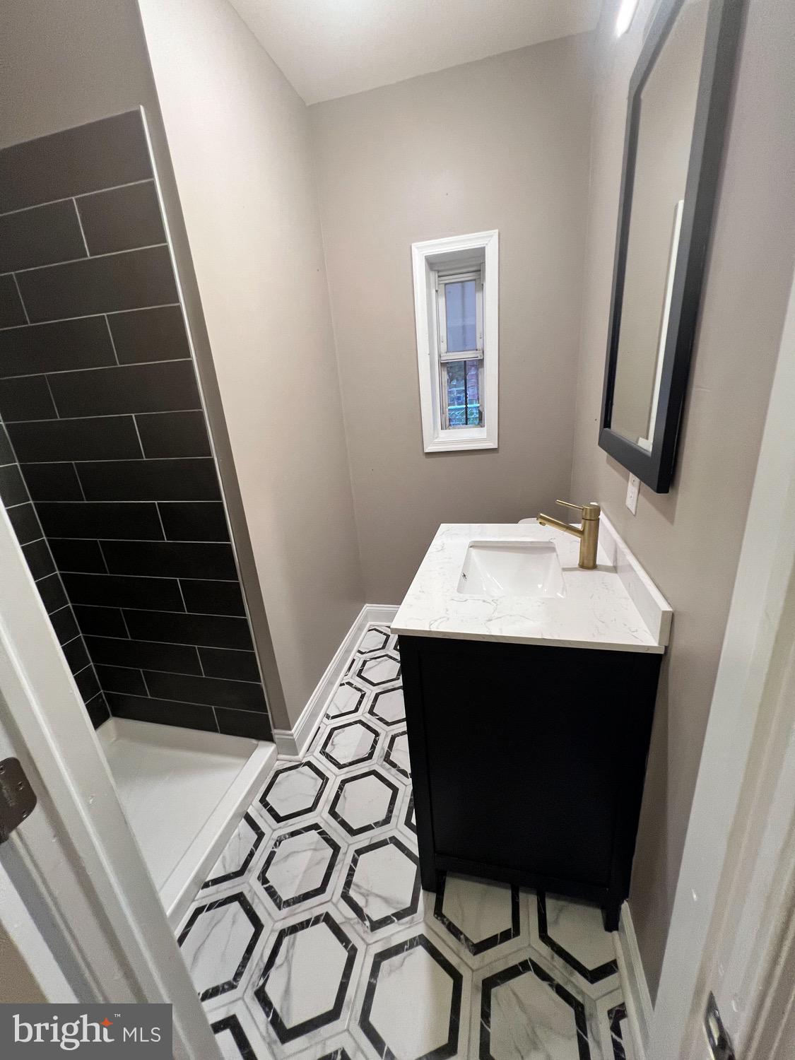 1629 W DIAMOND STREET