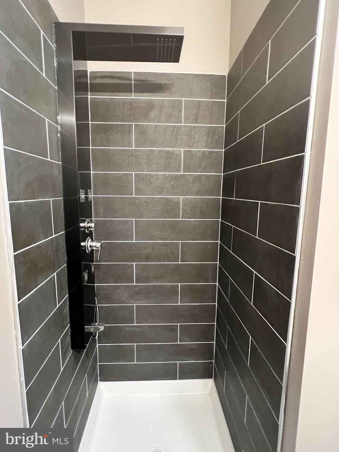 1629 W DIAMOND STREET