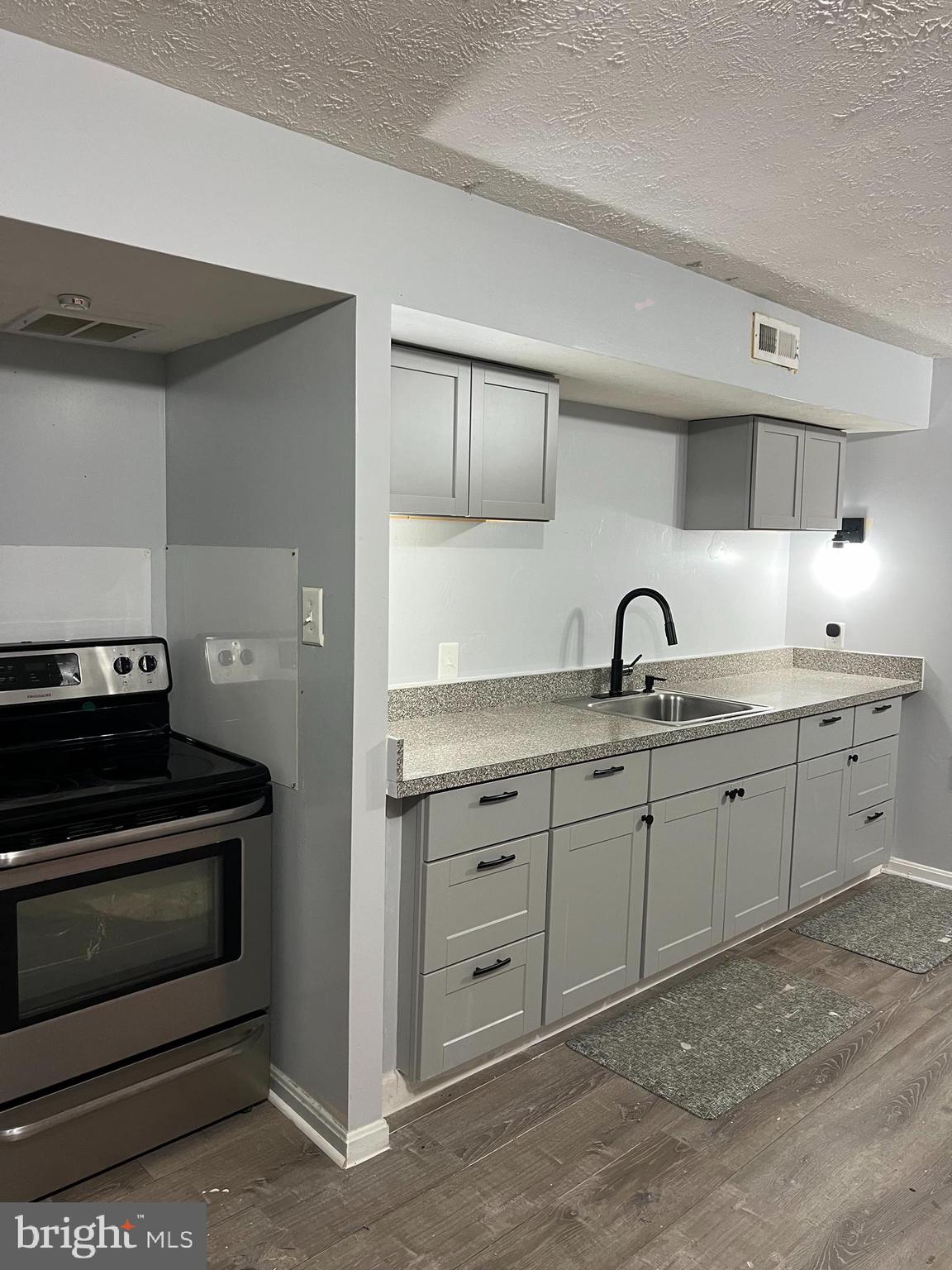 BROADMOORE HILLS - Residential Lease