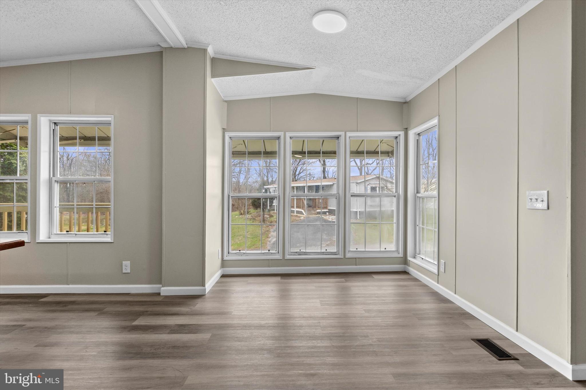 MEADOWVIEW PARK ESTATES - Residential