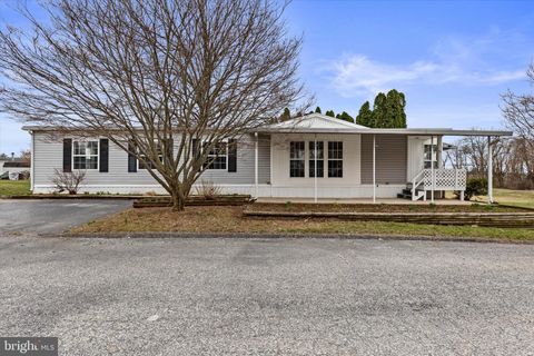 Mobile Home For Sale - 77 Daisy Lane<br/> DOVER, PA 17315