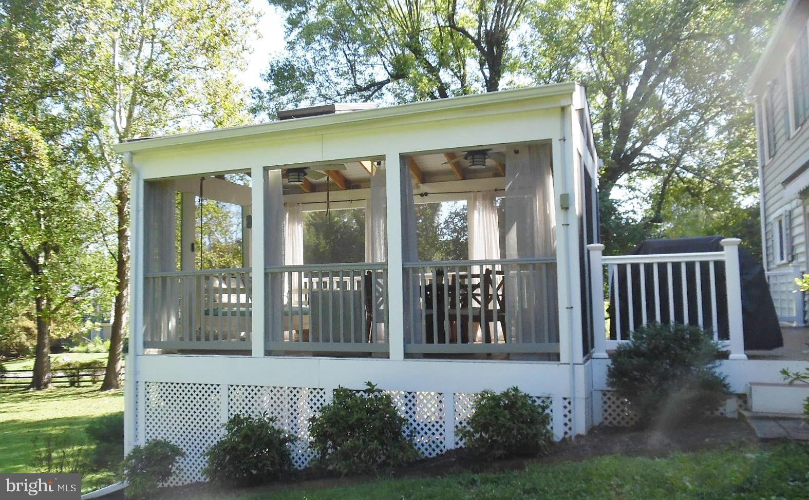 ANCIENT OAK - Residential