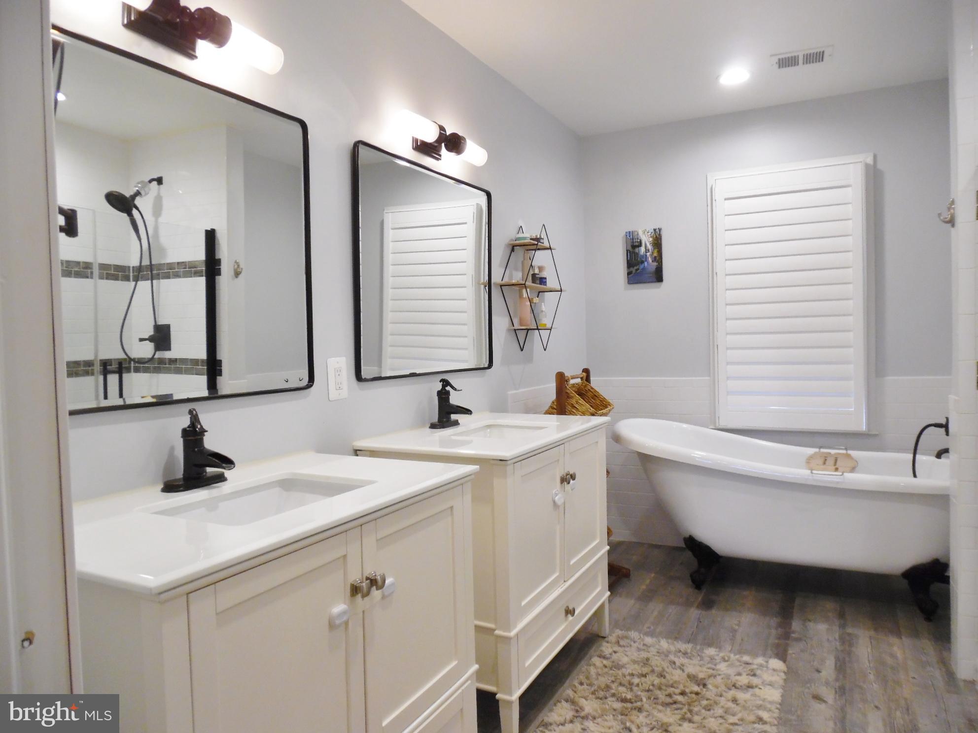 ANCIENT OAK - Residential