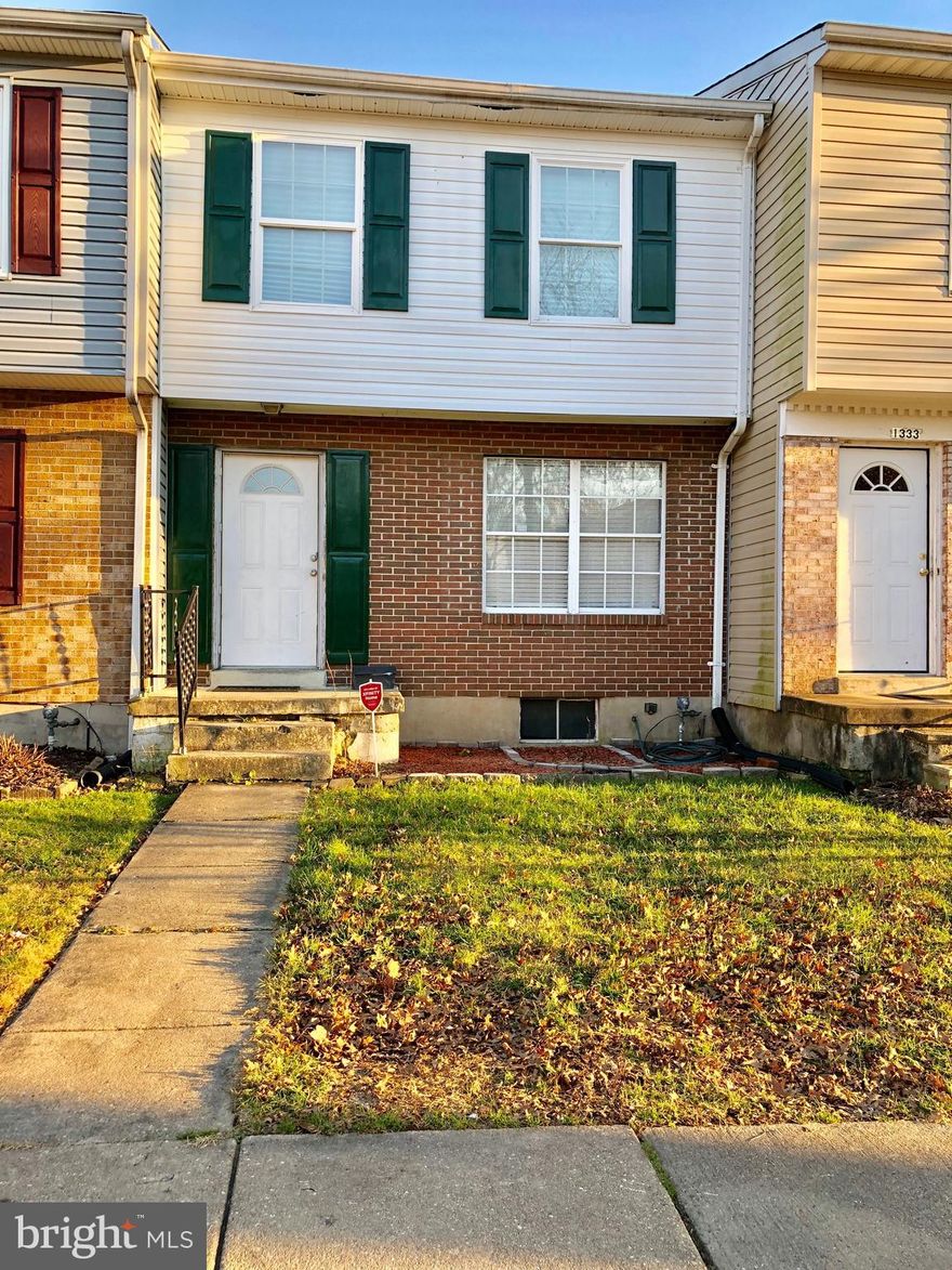 Move right in to this cozy 3 bedroom town home with wood floors.  Ideal location near Edgewood Park and commuter routes.  Lots of storage in walkout basement.  Don't miss this great opportunity.