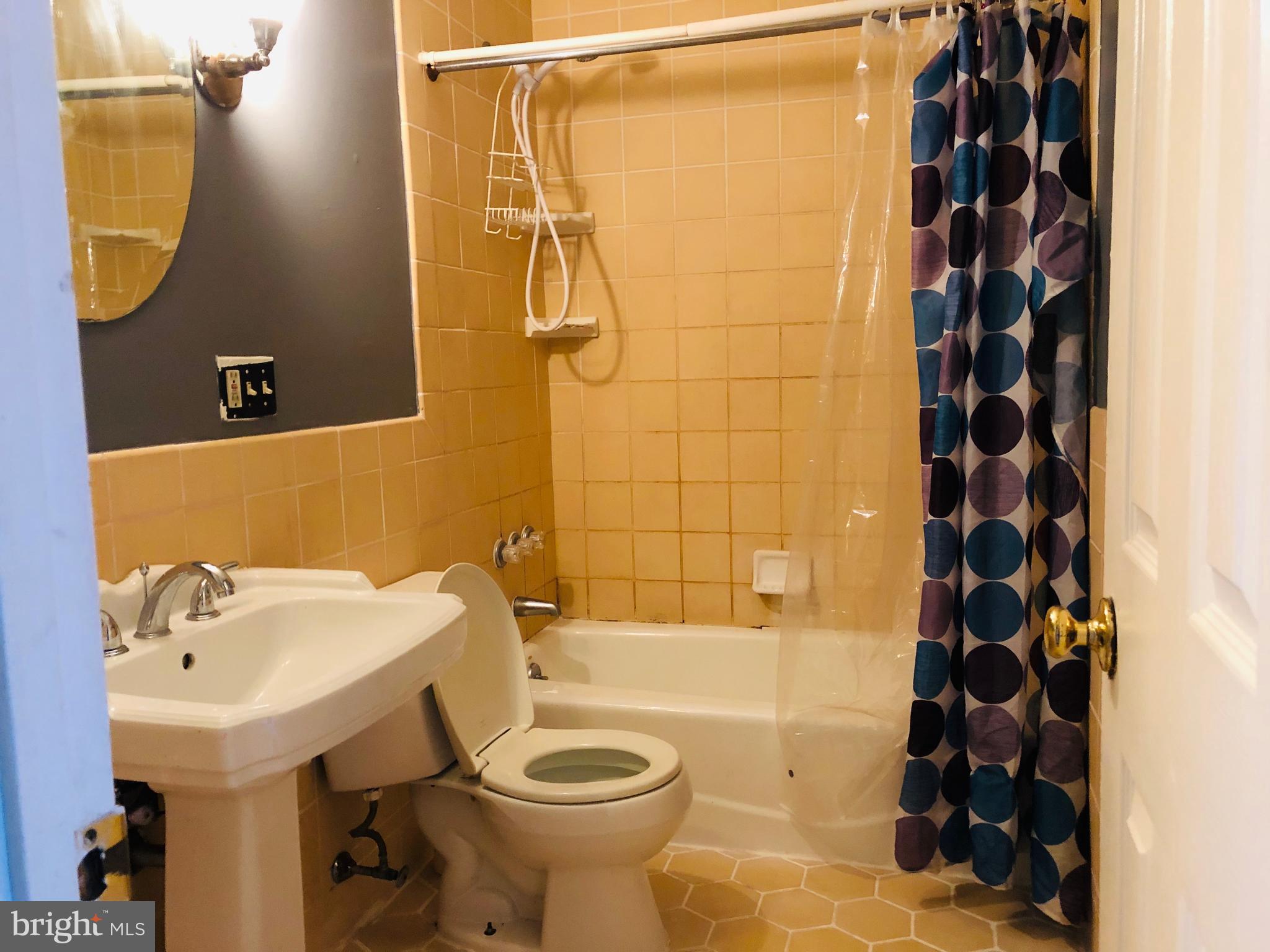 HARFORD SQUARE - Residential Lease