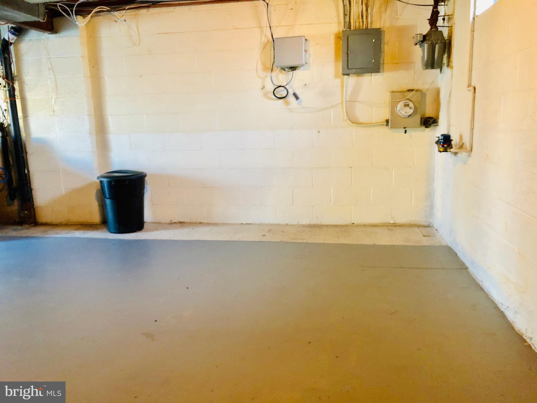 HARFORD SQUARE - Residential Lease