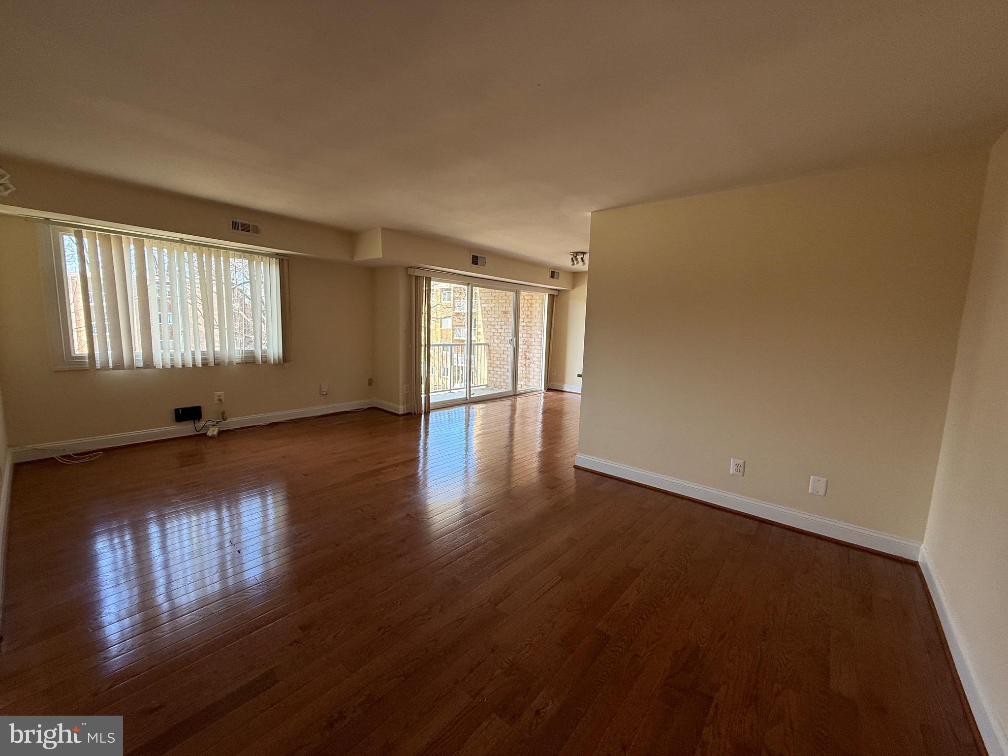 YORKTOWNE SQUARE - Residential Lease