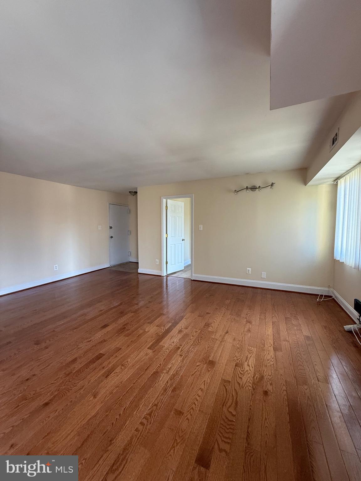 YORKTOWNE SQUARE - Residential Lease