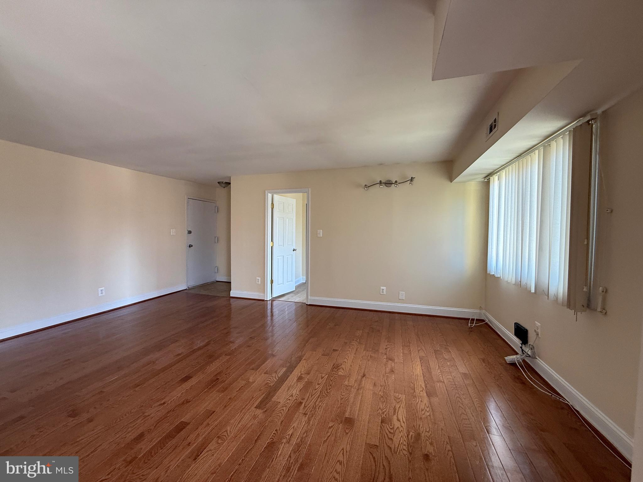 YORKTOWNE SQUARE - Residential Lease