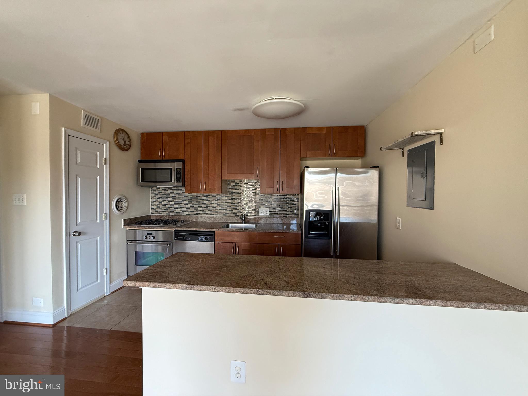 YORKTOWNE SQUARE - Residential Lease