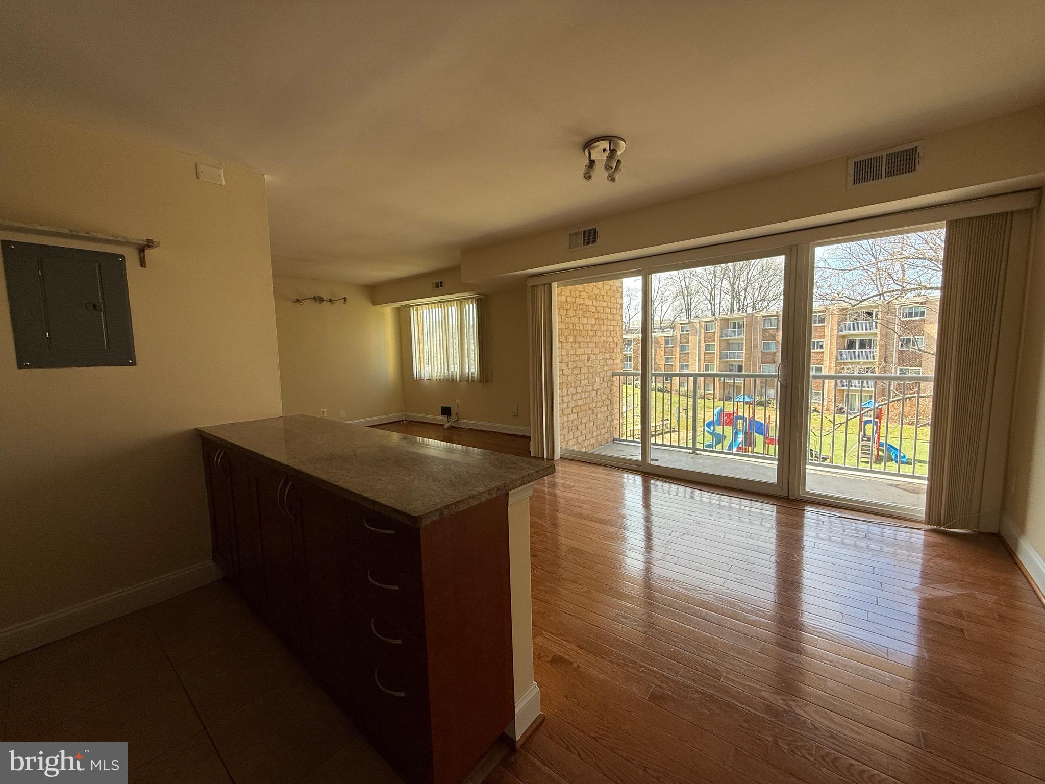 YORKTOWNE SQUARE - Residential Lease