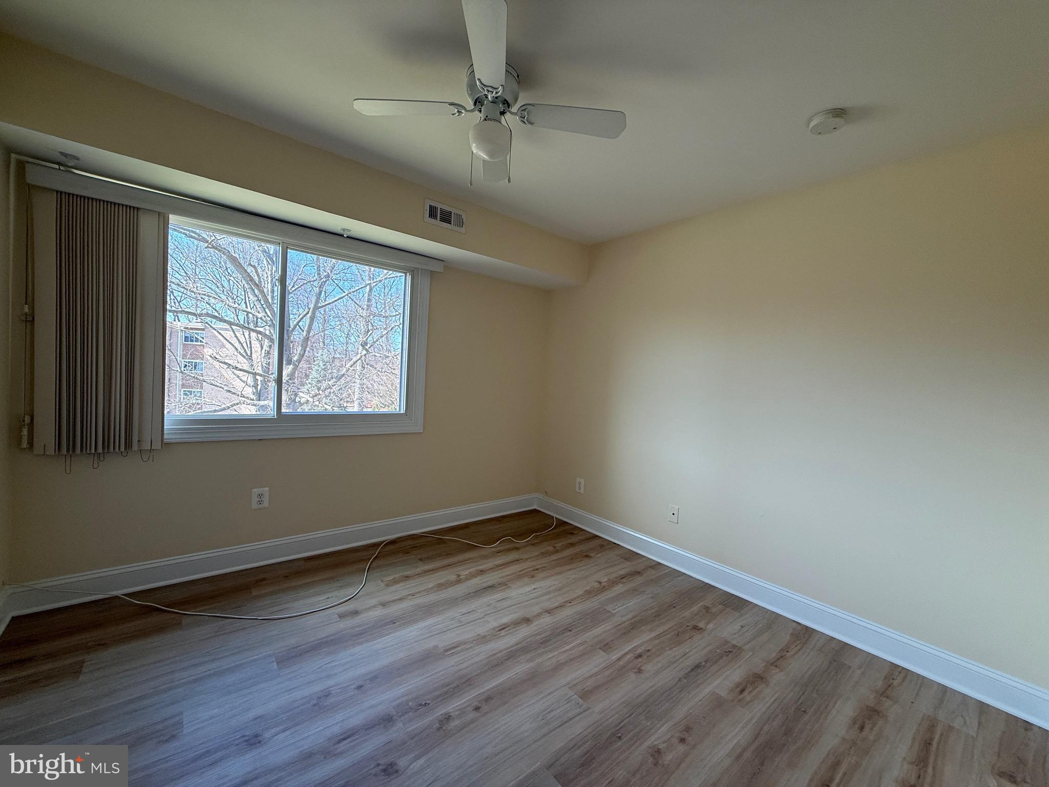 YORKTOWNE SQUARE - Residential Lease