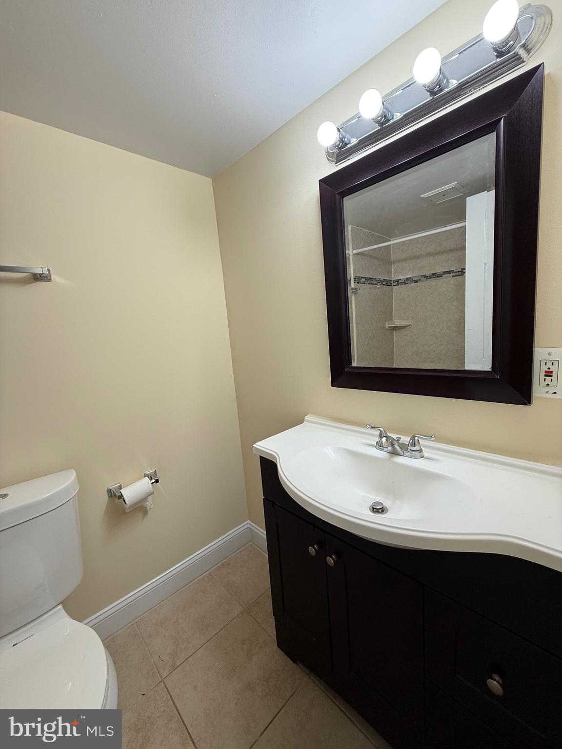 YORKTOWNE SQUARE - Residential Lease