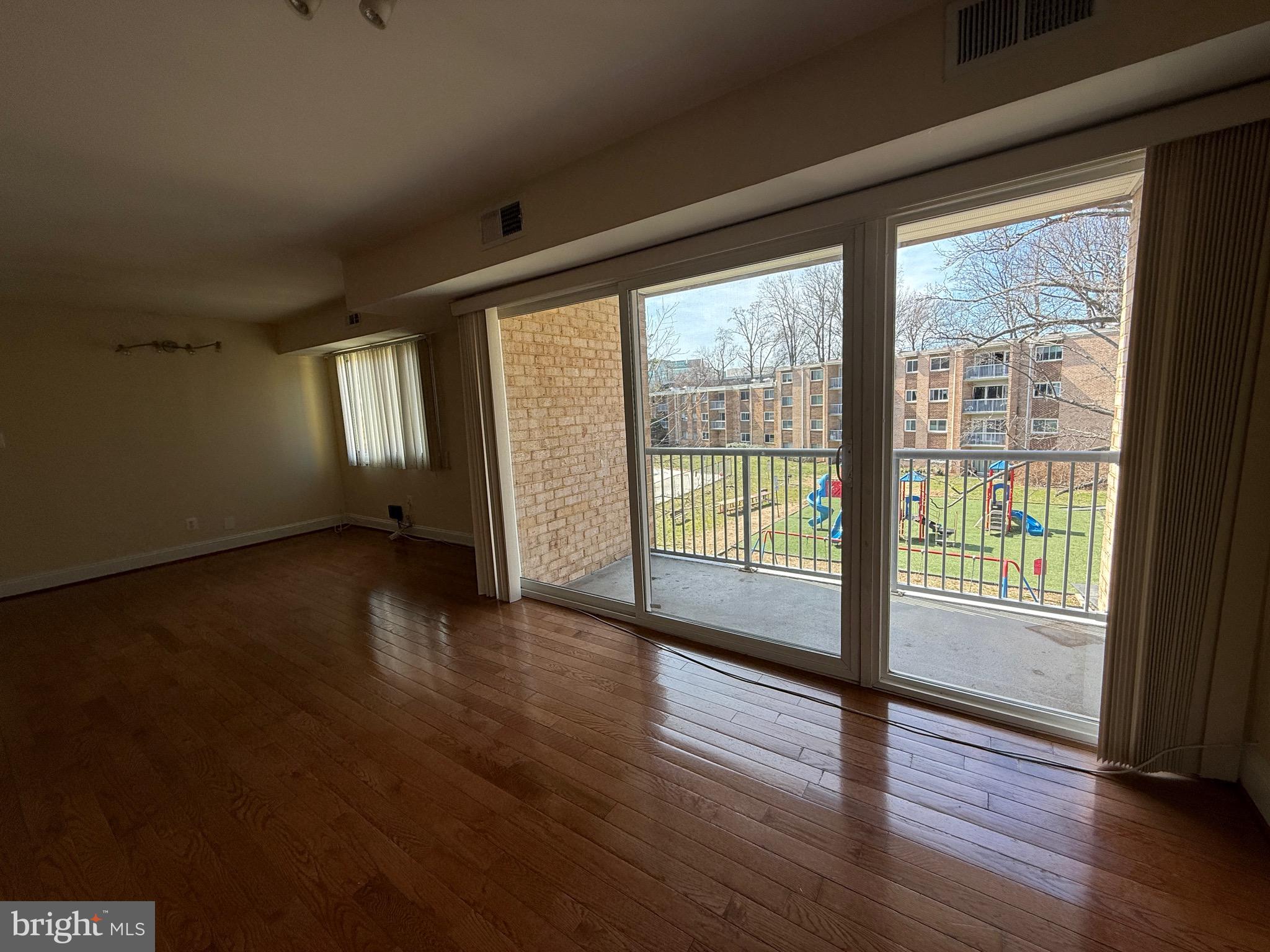 YORKTOWNE SQUARE - Residential Lease