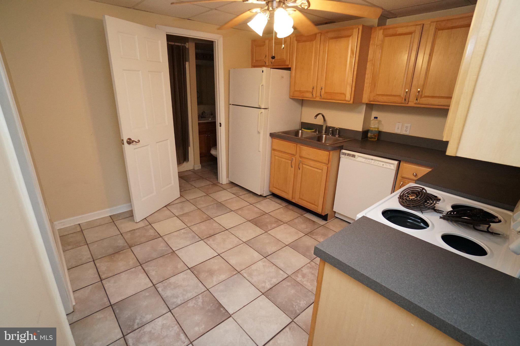 215 W SUMMIT STREET B