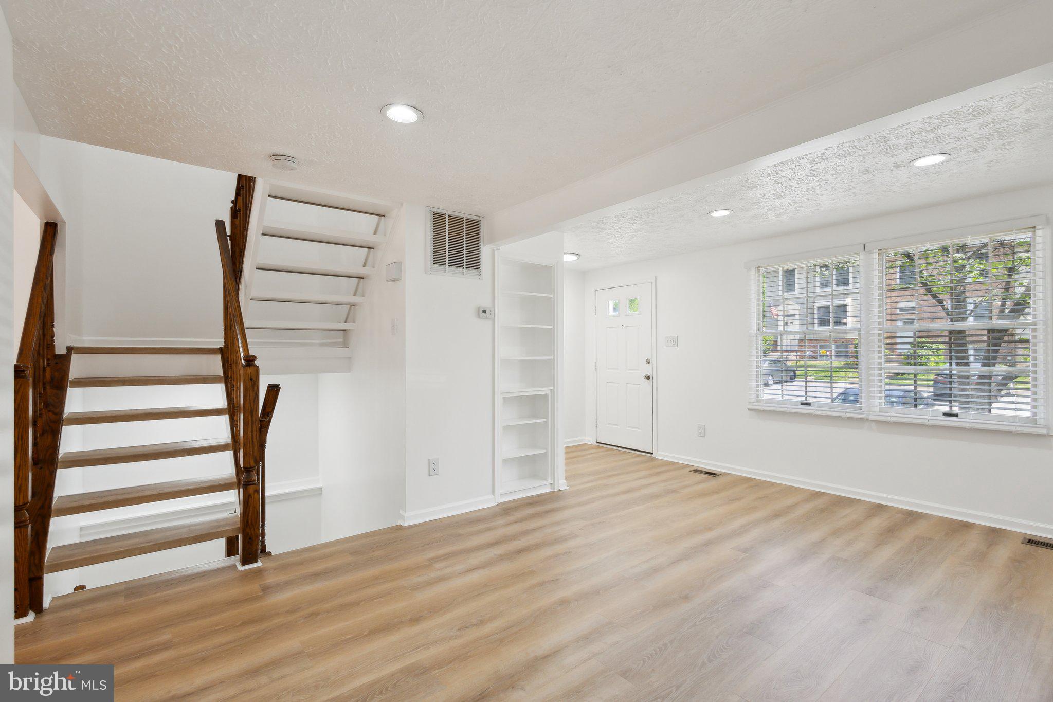 POHICK VILLAGE - Residential Lease