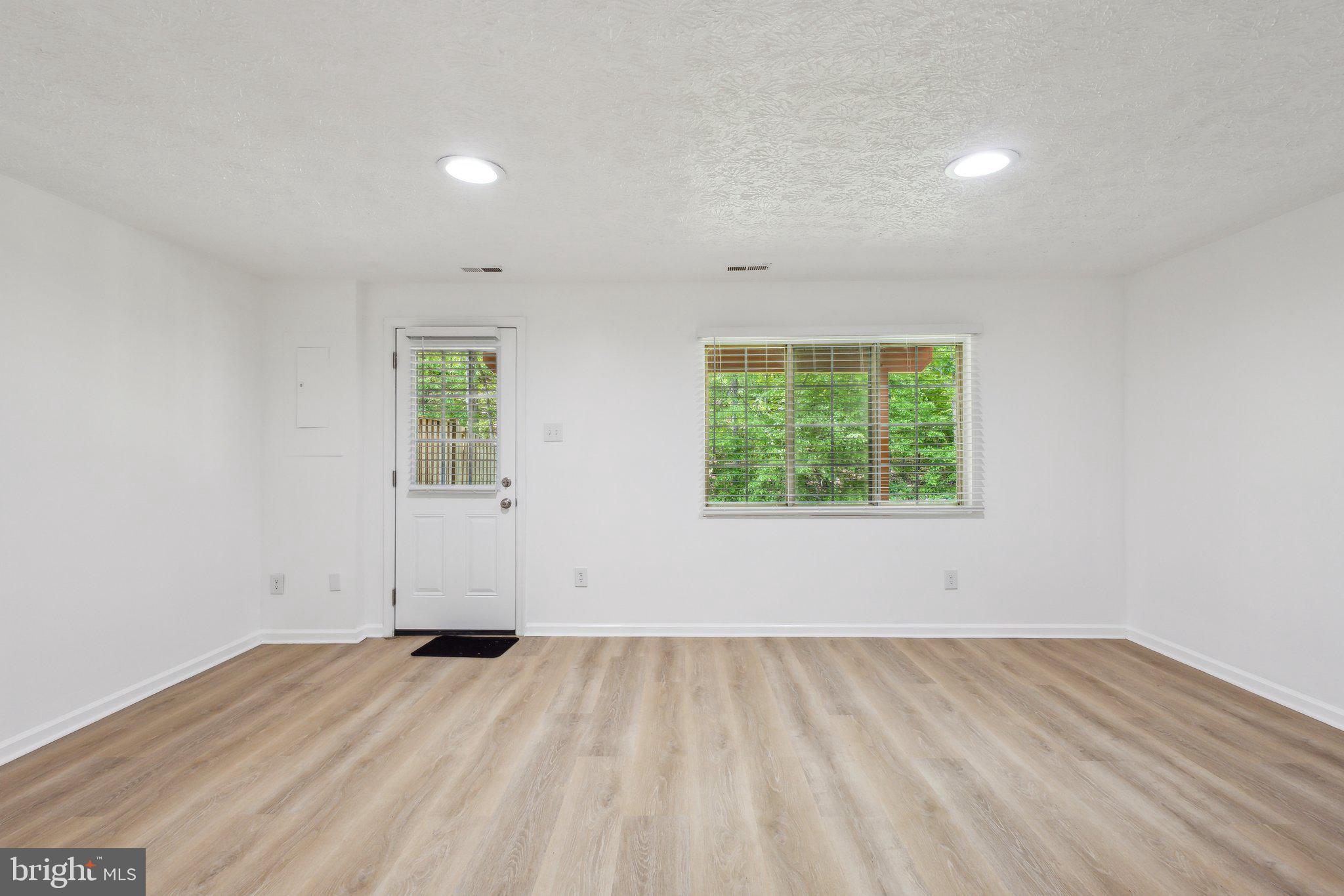 POHICK VILLAGE - Residential Lease