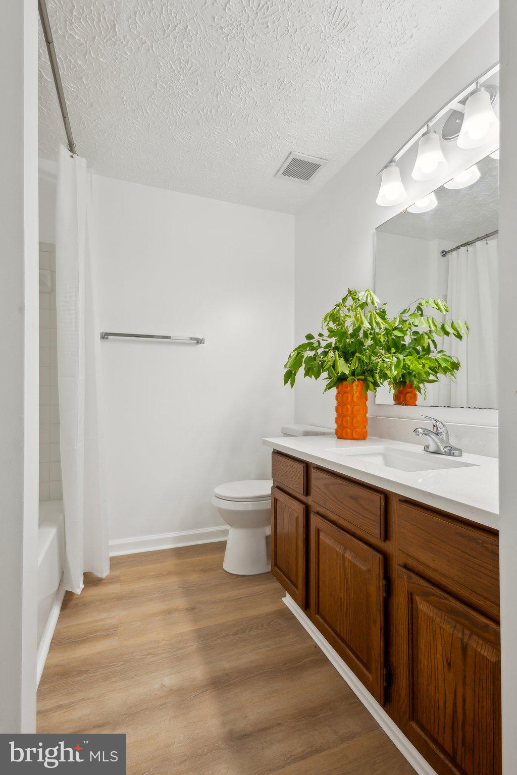 POHICK VILLAGE - Residential Lease