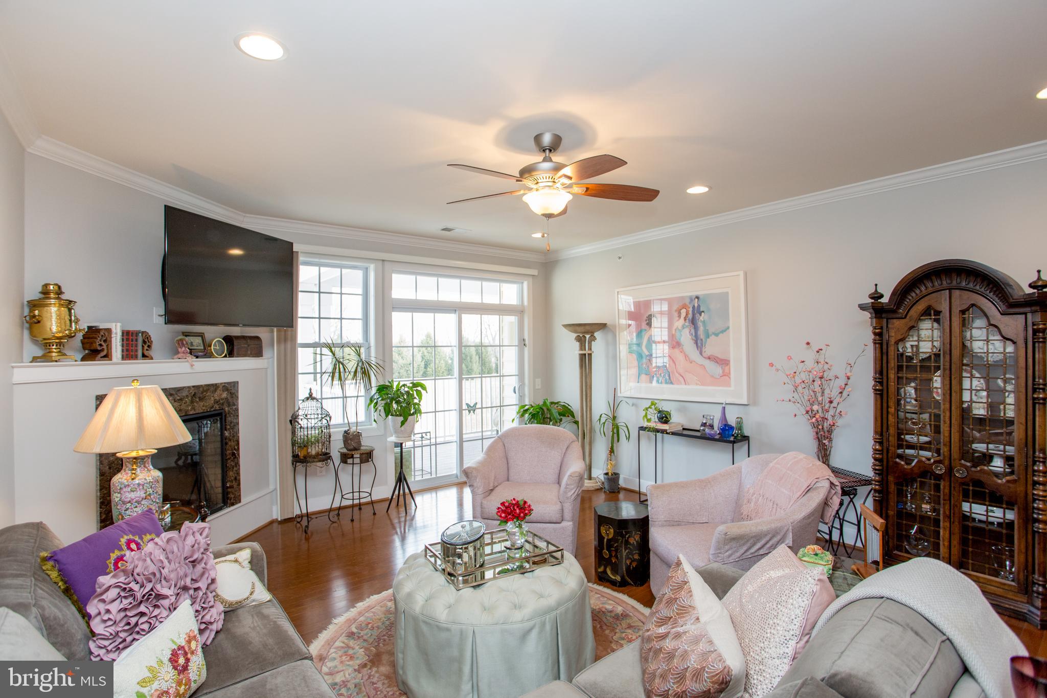 MERIDIAN VALLEY SQ - Residential