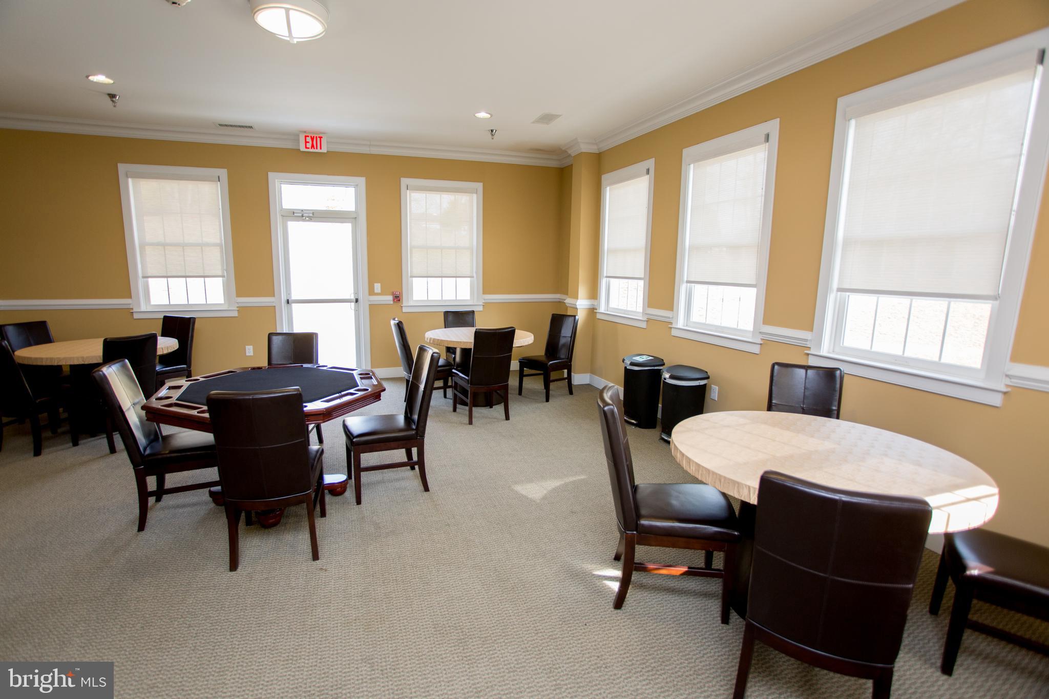 MERIDIAN VALLEY SQ - Residential