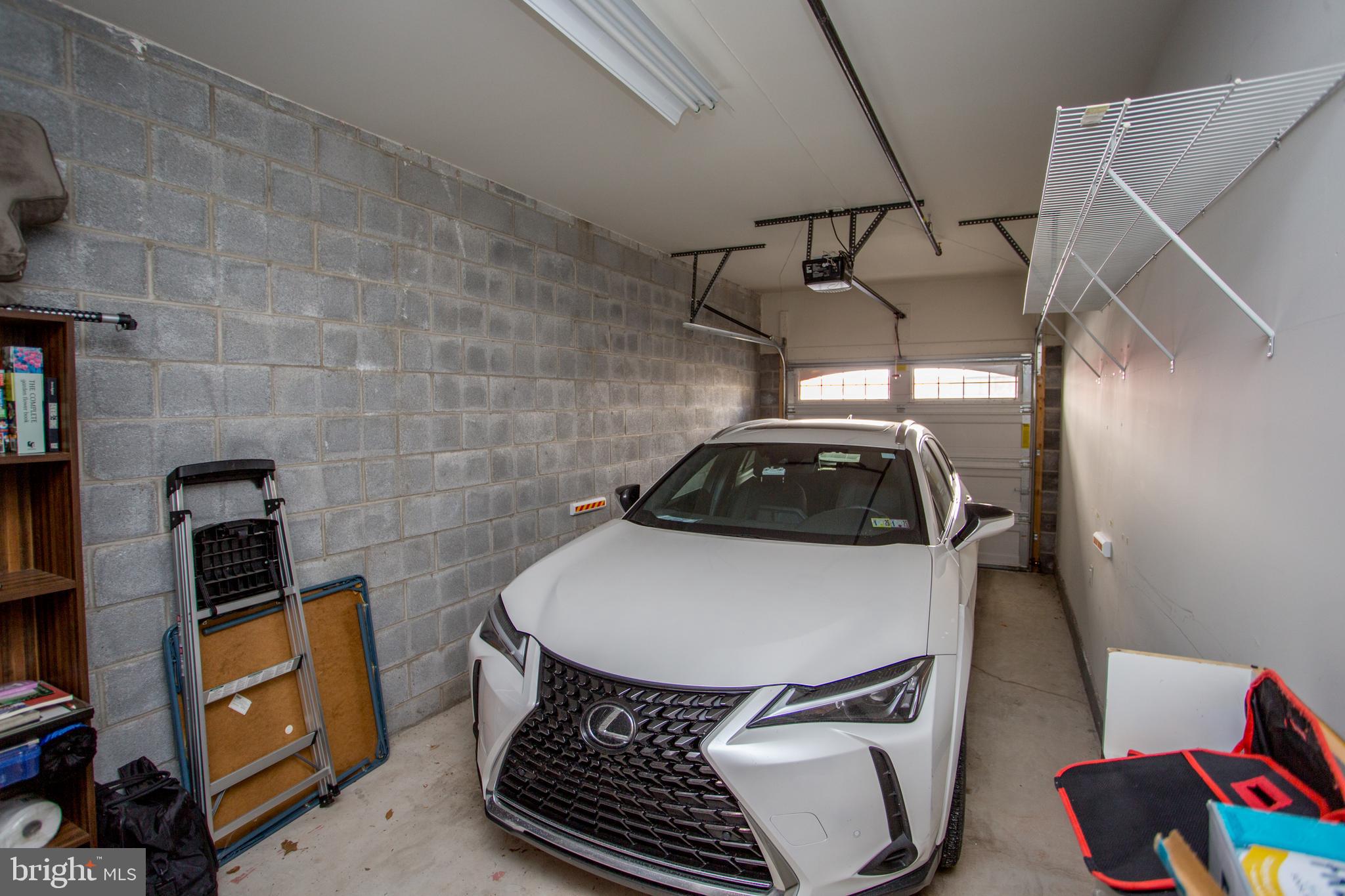 MERIDIAN VALLEY SQ - Residential