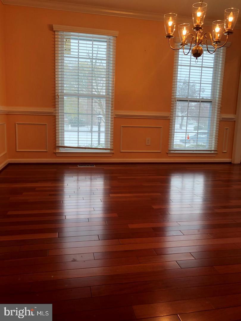 ASHBURN FARM - Residential Lease