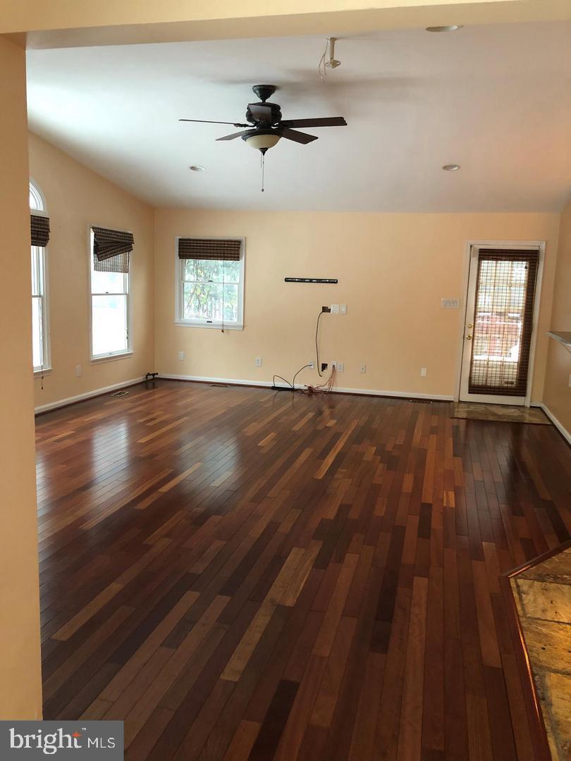 ASHBURN FARM - Residential Lease