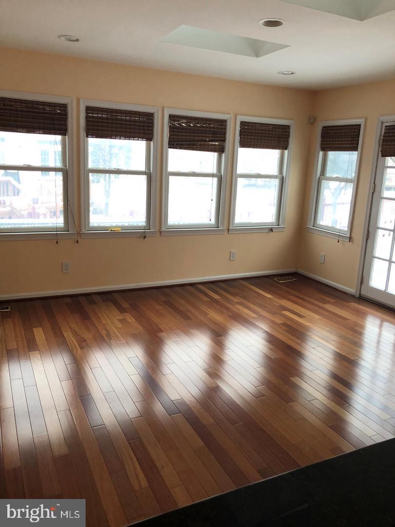 ASHBURN FARM - Residential Lease