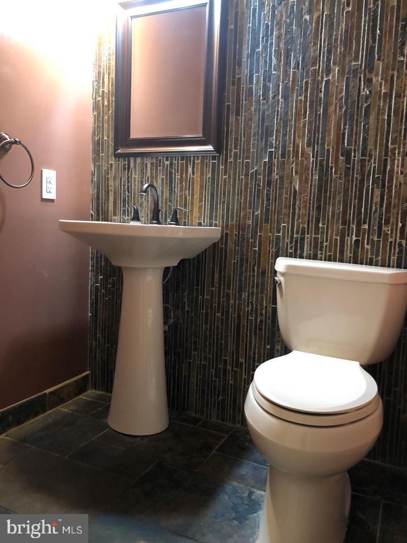 ASHBURN FARM - Residential Lease