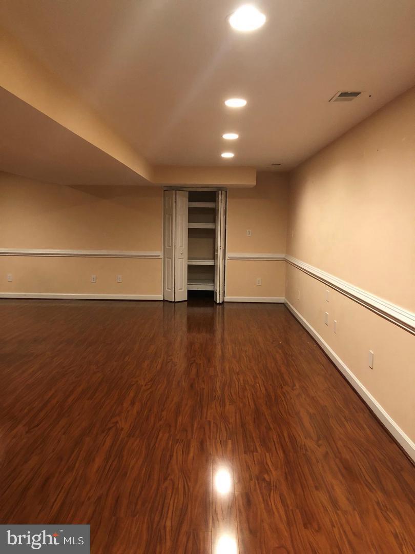 ASHBURN FARM - Residential Lease