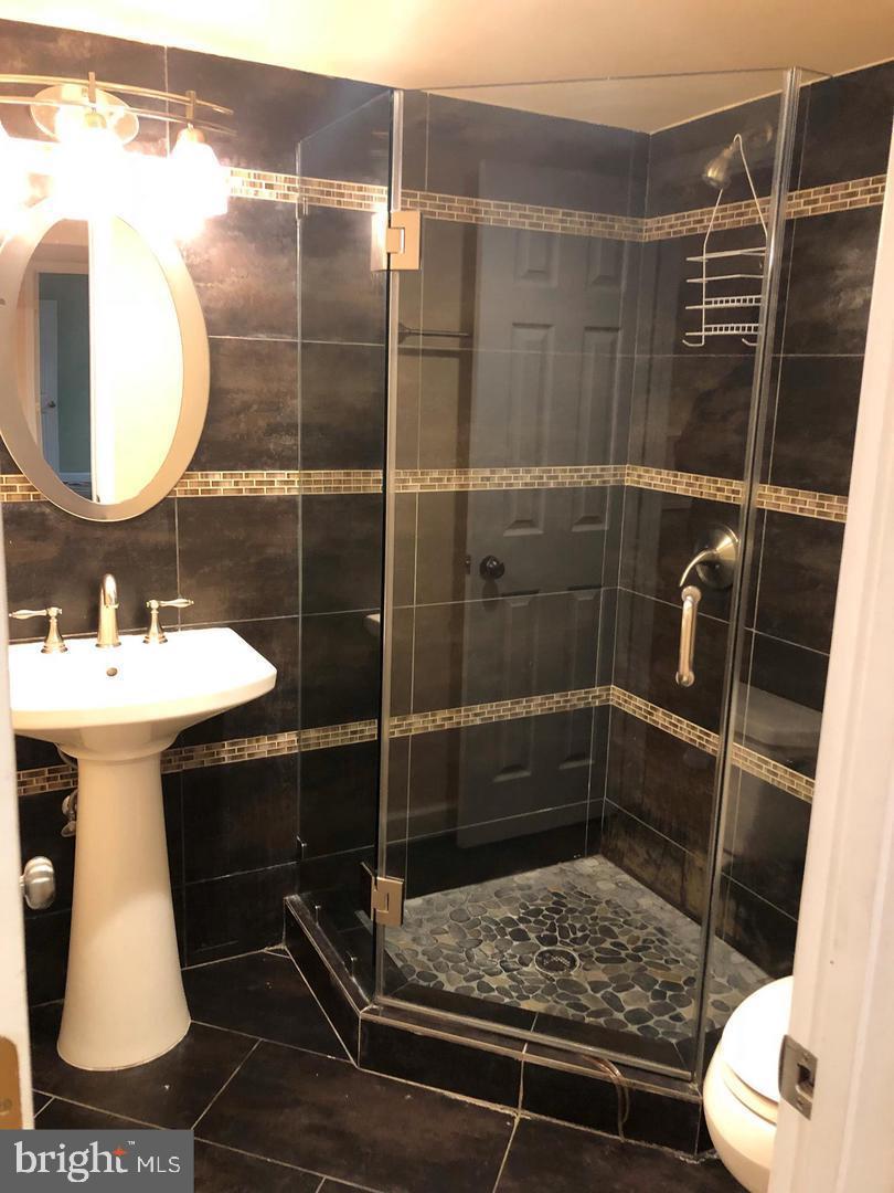 ASHBURN FARM - Residential Lease