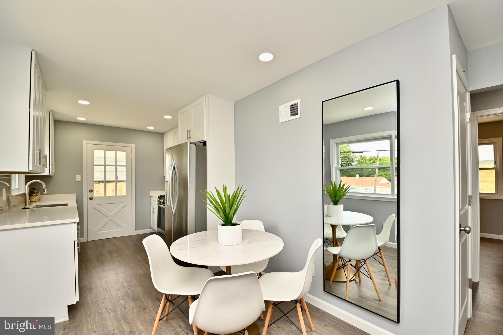 BURGUNDY VILLAGE - Residential