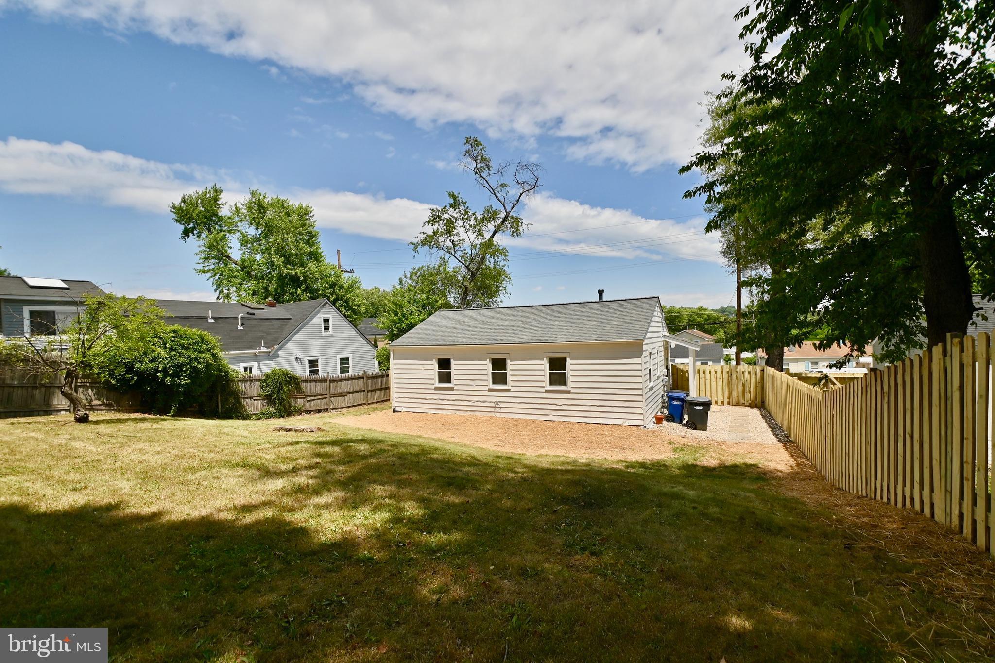 BURGUNDY VILLAGE - Residential