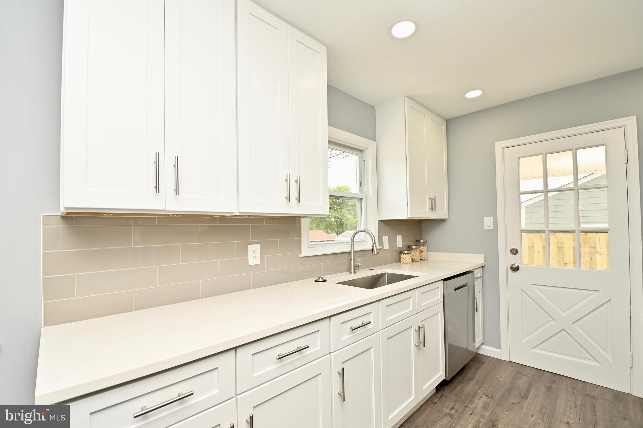 BURGUNDY VILLAGE - Residential