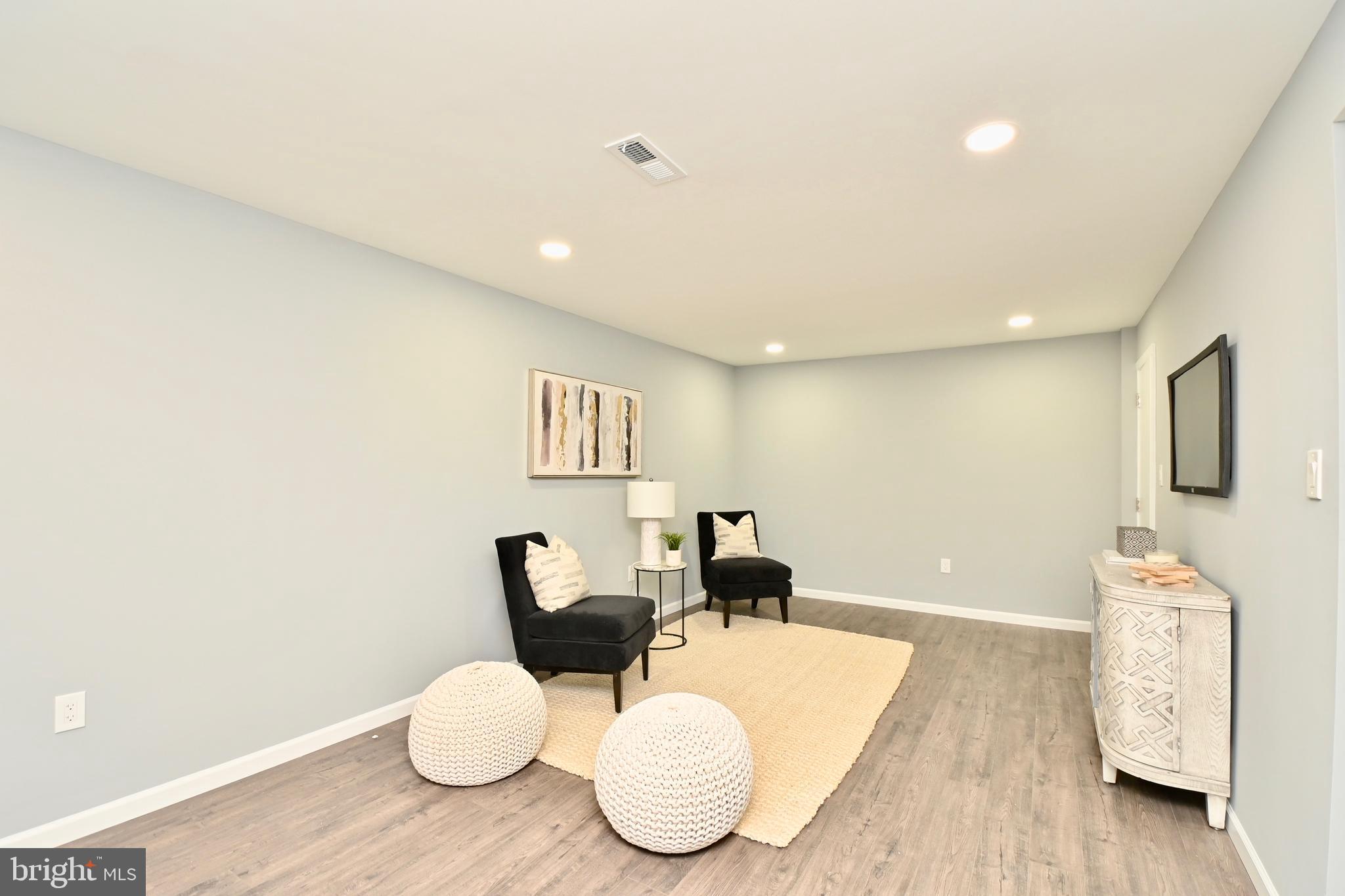 BURGUNDY VILLAGE - Residential