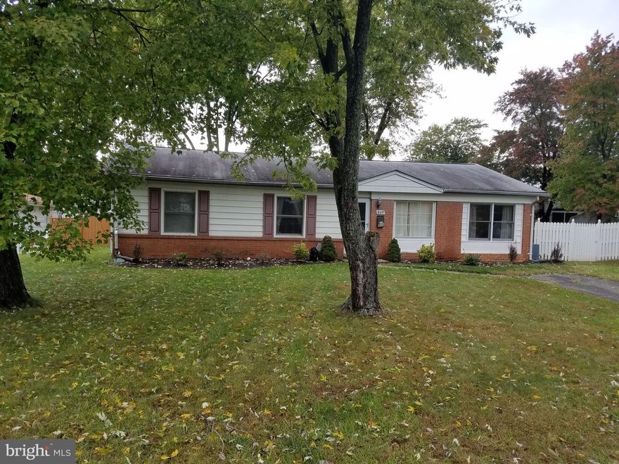 Beautiful Single Family Home, One Level Living Area. Open Floor Plan, Updated Bathrooms. Updated Kitchen. Master Bedroom with 2 Walk-In Closets. Great Deck with spacious fenced in  back yard. Located in quiet cul-d-sac. Great place to call home.
