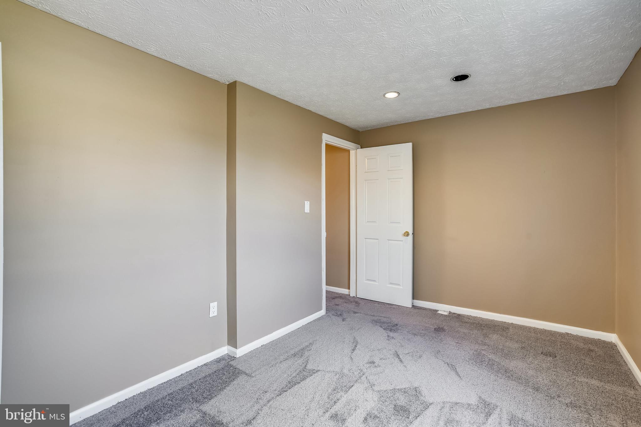 SADDLE CREEK - Residential