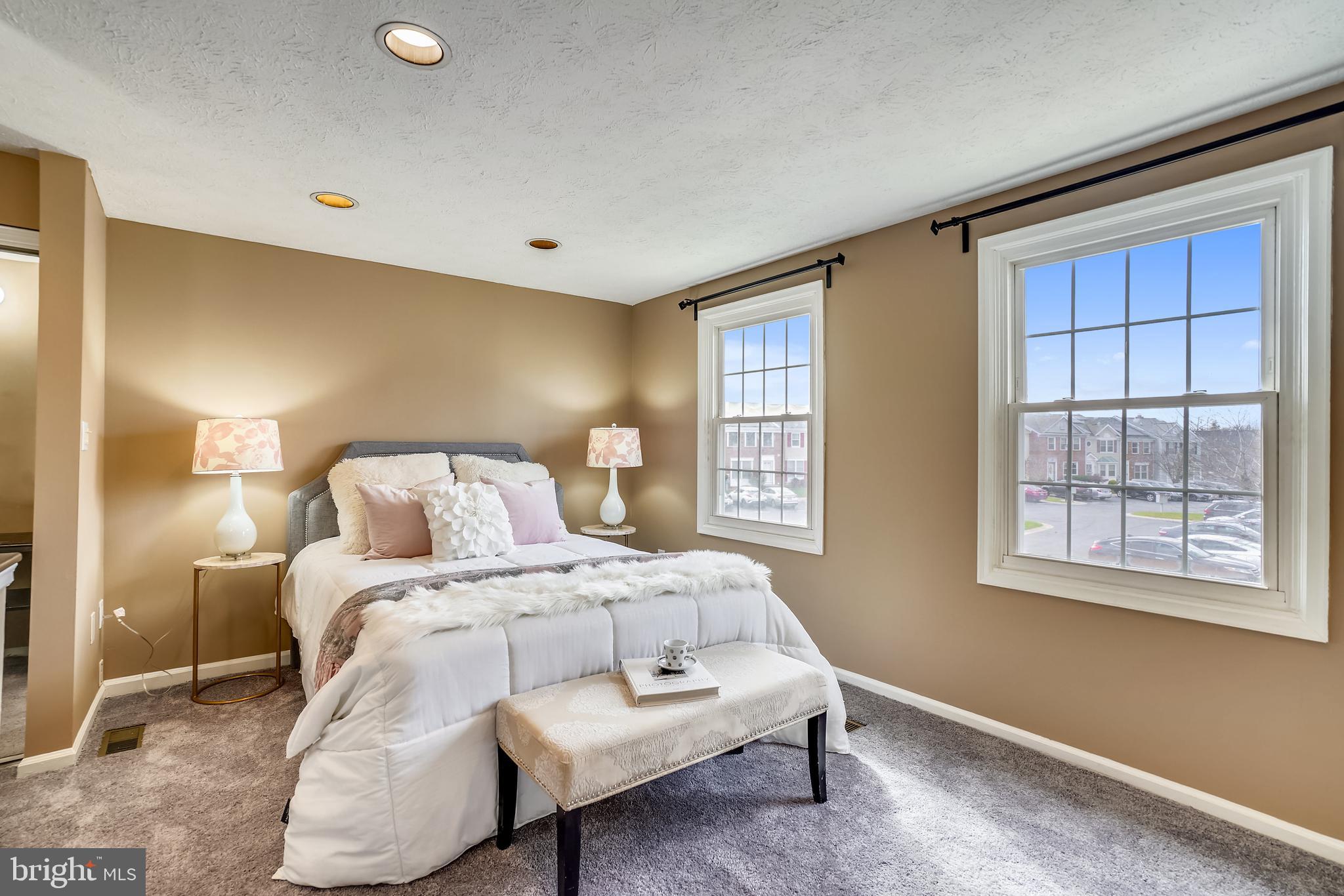 SADDLE CREEK - Residential