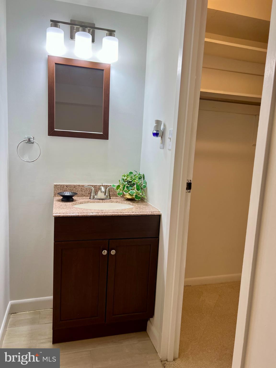 GLENVALE CONDO - Residential Lease